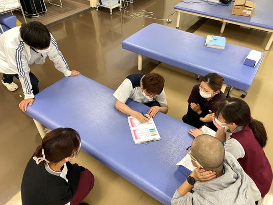 機能訓練室で打合せ  