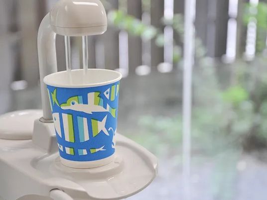紙コップの給水機コーナー  