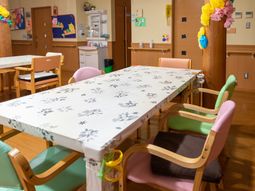 明るい食堂の様子
