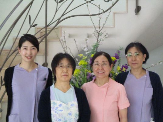 スタッフ4人の集合  