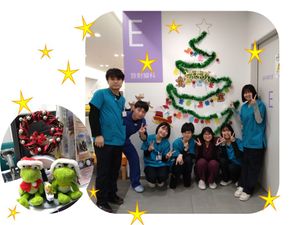 クリスマス装飾の廊下  