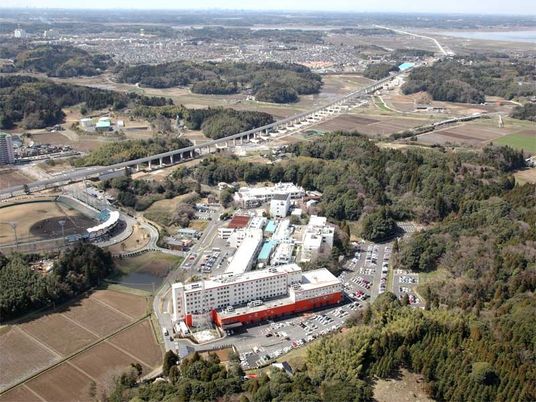 広大な敷地の建物