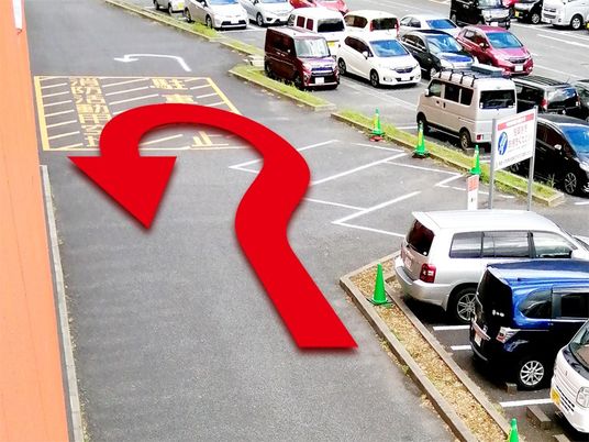 駐車場の出入口  