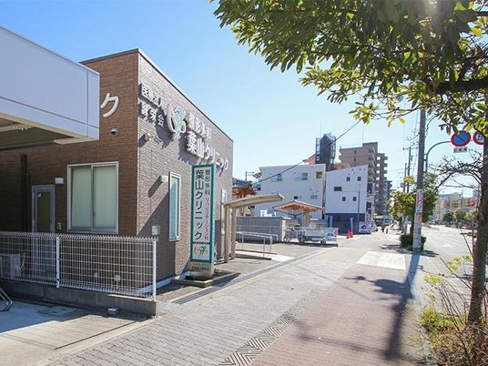 施設の外観と看板  