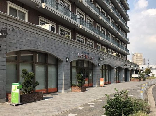 建物外観の出入口  