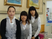 受付前のスタッフ3人  