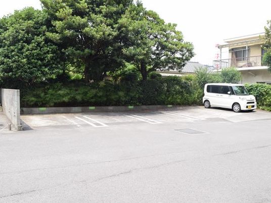 外観の駐車場  