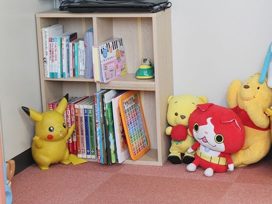 絵本棚のある一角の部屋  