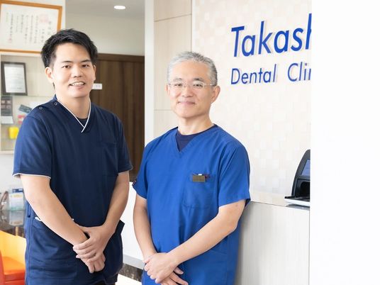スタッフ2人の受付  