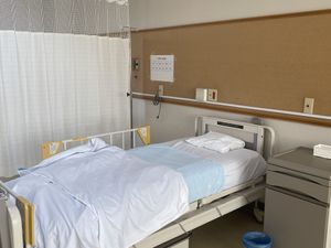 ベッドが並ぶ居室  