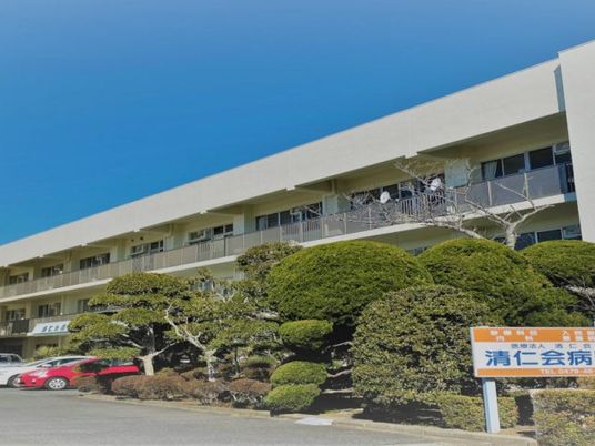 建物正面の外観  