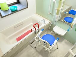 バリアフリーの浴室設備