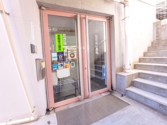 外階段の出入口  