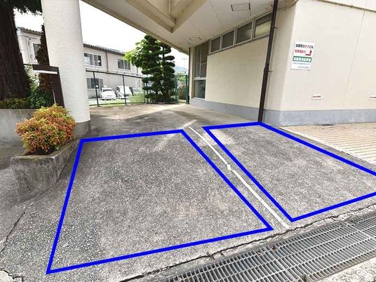 車寄せのある外観  