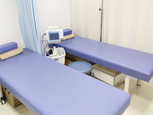 機器のある訓練室  