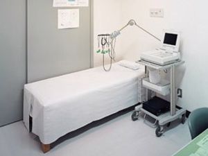 機器付きの静かな居室  