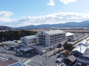 病院風の建物外観  