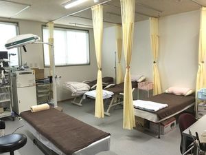 機能訓練室のベッド  