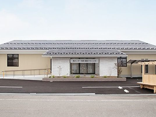 施設の正面外観  