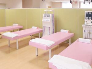 機能訓練室のベッド  