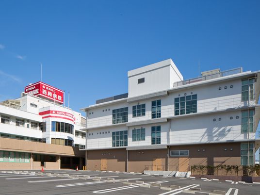 病院併設の外観  