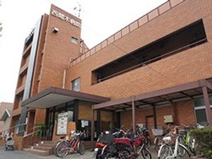 レンガ調の建物外観  