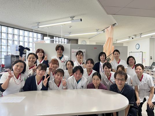笑顔のスタッフが集う休憩室