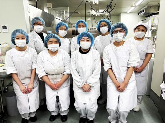 調理スタッフの集合厨房  
