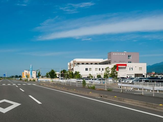 施設外観道路沿い  