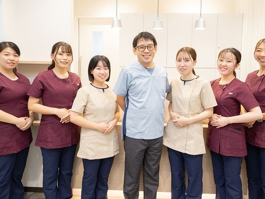 笑顔のスタッフ集合  