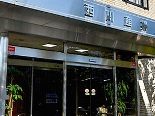 施設の正面玄関  