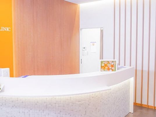 受付カウンターのあるロビー  