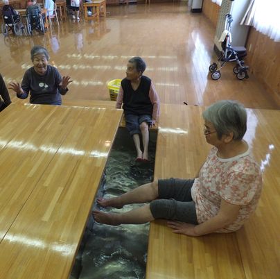 足湯で癒やす居室