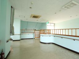 清潔感ある廊下の風景