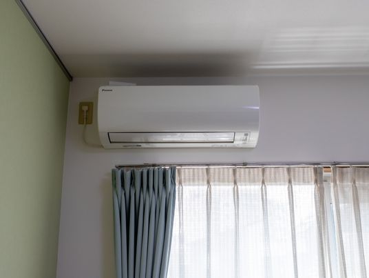 カーテン付のエアコン設置