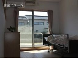 明るい居室の様子