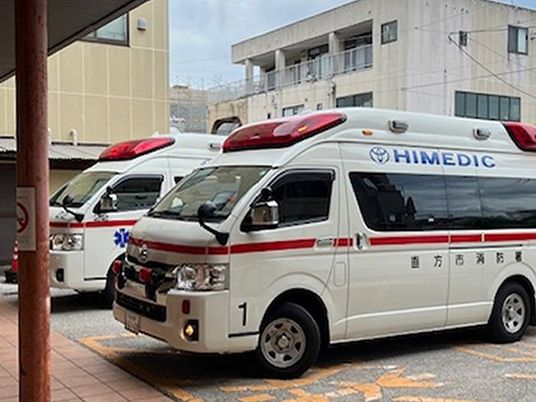 救急車が並ぶ外観  