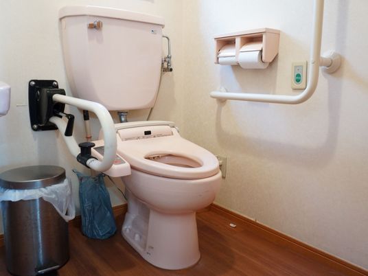 手すり付きトイレ設備