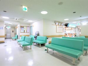 明るい待合ロビー  