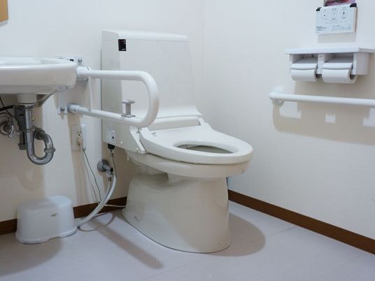 バリアフリー設計のトイレ