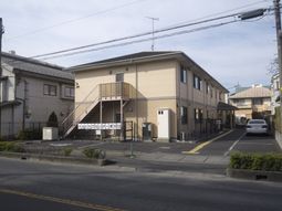 落ち着いた外観の建物