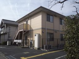 二階建て施設の外観