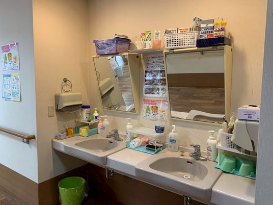 手洗い場の洗面台