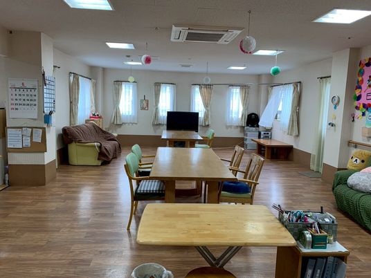 広々としたラウンジ