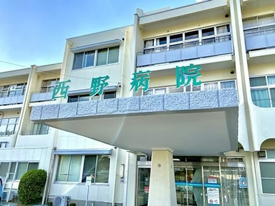 病院の正面外観  