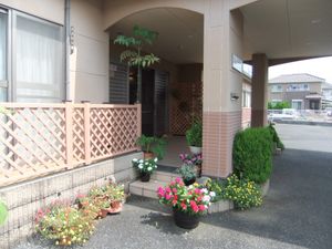 歓迎する明るいエントランス