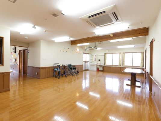 広々とした明るい多目的室