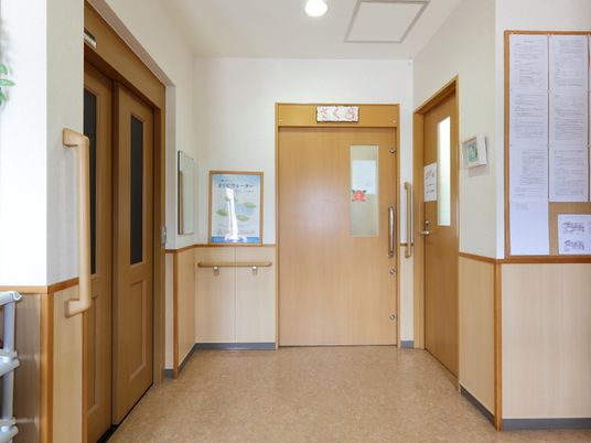 廊下の清潔な景観