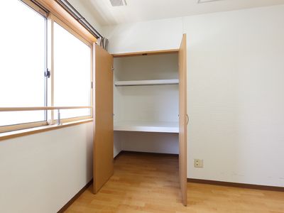 洋室のクローゼット付き
