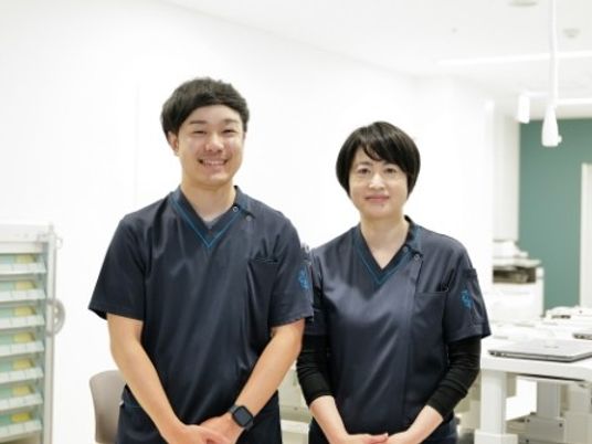 スタッフが並ぶ機能訓練室  